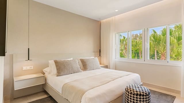 4 chambre Penthouse à vendre à El Velerín, Estepona avec piscine garage - 1 895 000 € (Ref: 7839480)