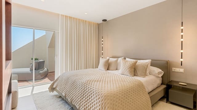4 chambre Penthouse à vendre à El Velerín, Estepona avec piscine garage - 1 895 000 € (Ref: 7839480)