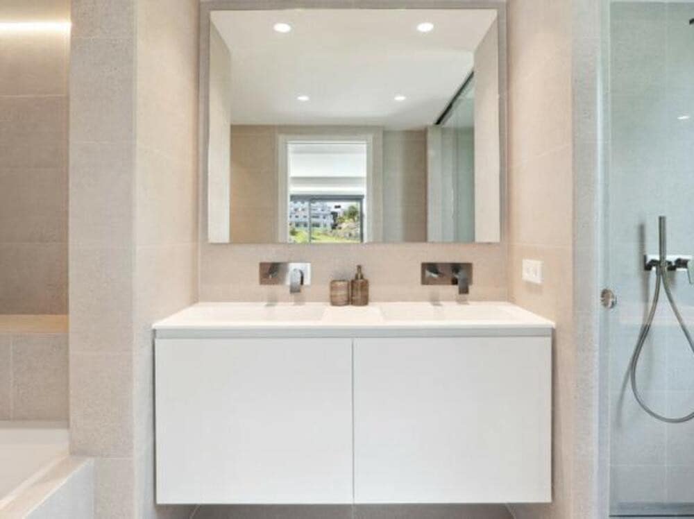 5 soveværelse Semi-Rækkehus til salg i Nueva Andalucia med swimmingpool garage - € 2.395.000 (Ref: 7839481)