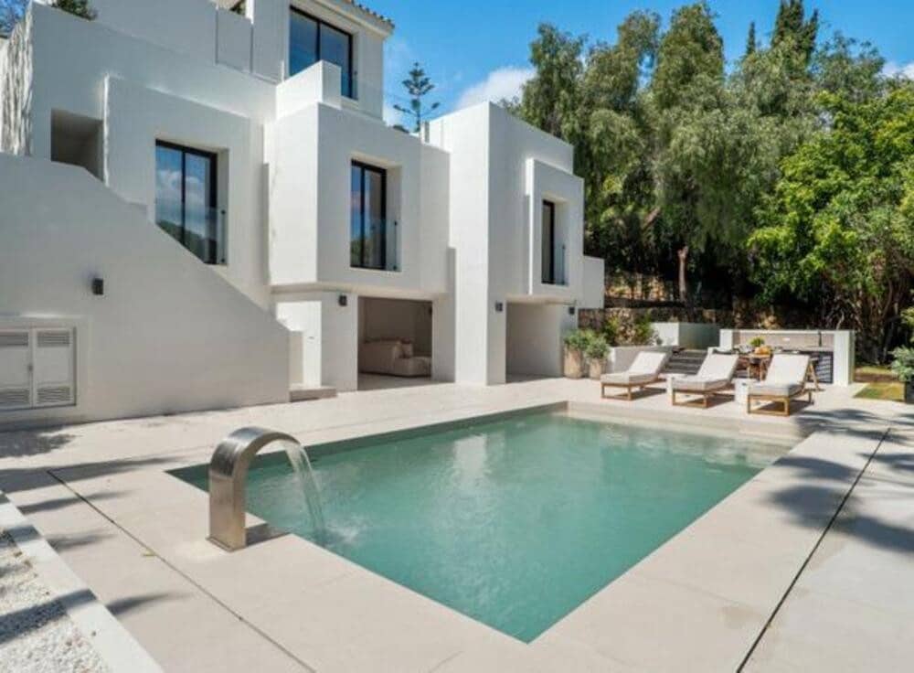 5 soveværelse Semi-Rækkehus til salg i Nueva Andalucia med swimmingpool garage - € 2.395.000 (Ref: 7839481)