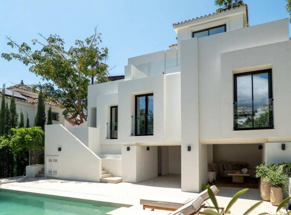 5 soveværelse Semi-Rækkehus til salg i Nueva Andalucia med swimmingpool garage - € 2.395.000 (Ref: 7839481)