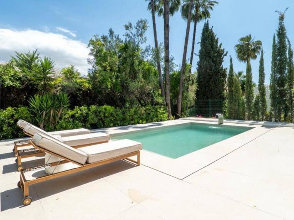 5 soveværelse Semi-Rækkehus til salg i Nueva Andalucia med swimmingpool garage - € 2.395.000 (Ref: 7839481)