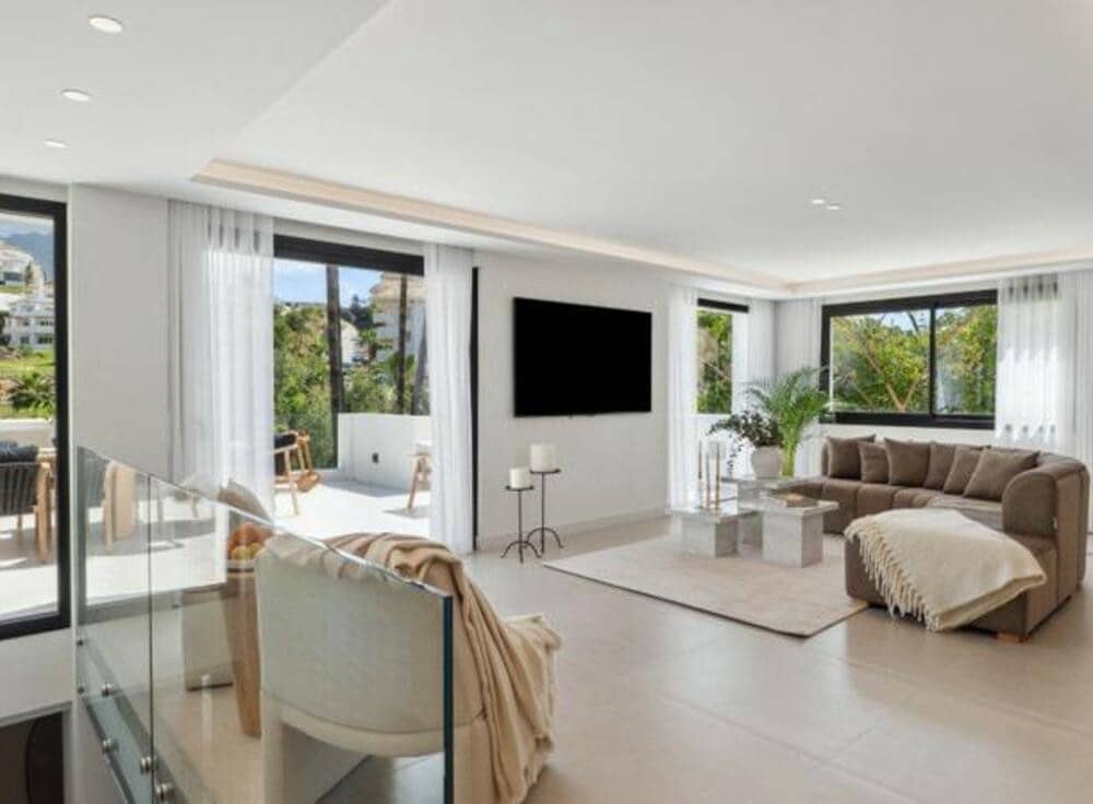 5 sypialnia Dom blizniak na sprzedaż w Nueva Andalucia z basenem garażem - 2 495 000 € (Ref: 7839481)