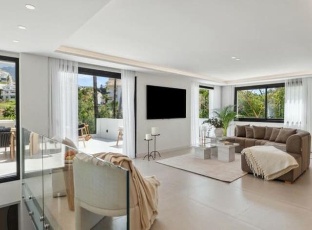 5 soveværelse Semi-Rækkehus til salg i Los Naranjos, Marbella med swimmingpool garage - € 2.495.000 (Ref: 7839481)
