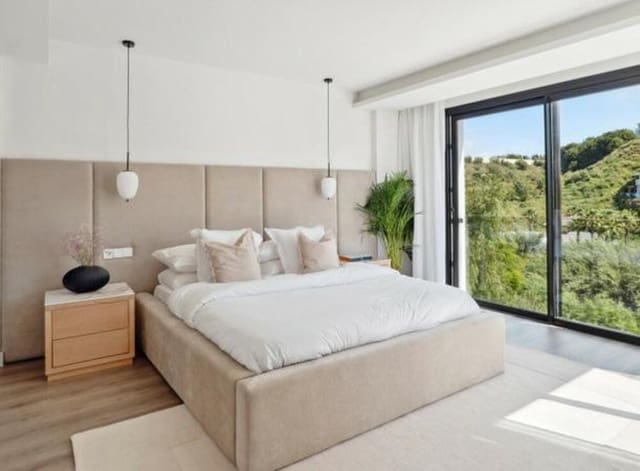 5 soveværelse Semi-Rækkehus til salg i Los Naranjos, Marbella med swimmingpool garage - € 2.495.000 (Ref: 7839481)