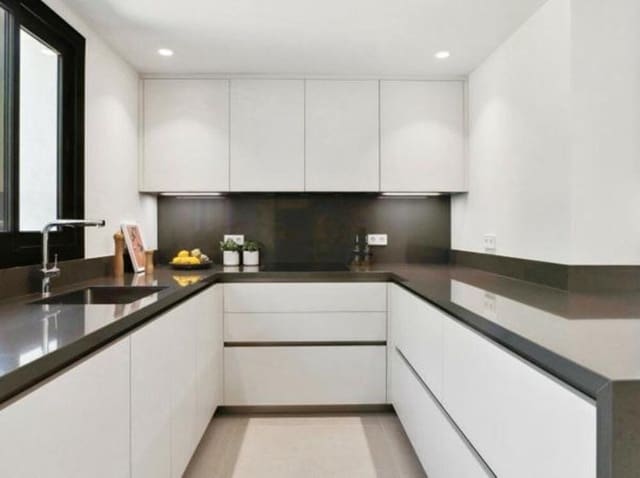 5 soveværelse Semi-Rækkehus til salg i Los Naranjos, Marbella med swimmingpool garage - € 2.495.000 (Ref: 7839481)