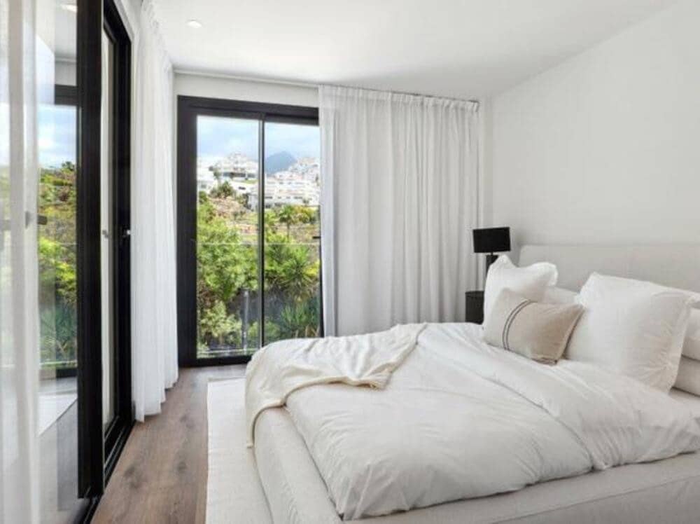 5 sypialnia Dom blizniak na sprzedaż w Nueva Andalucia z basenem garażem - 2 495 000 € (Ref: 7839481)