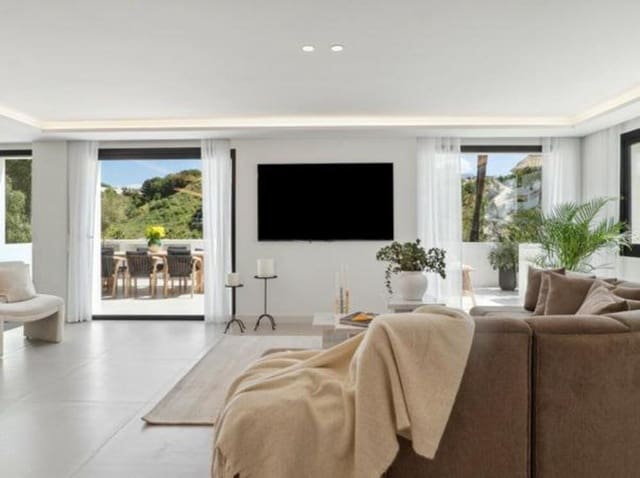 5 soveværelse Semi-Rækkehus til salg i Los Naranjos, Marbella med swimmingpool garage - € 2.495.000 (Ref: 7839481)
