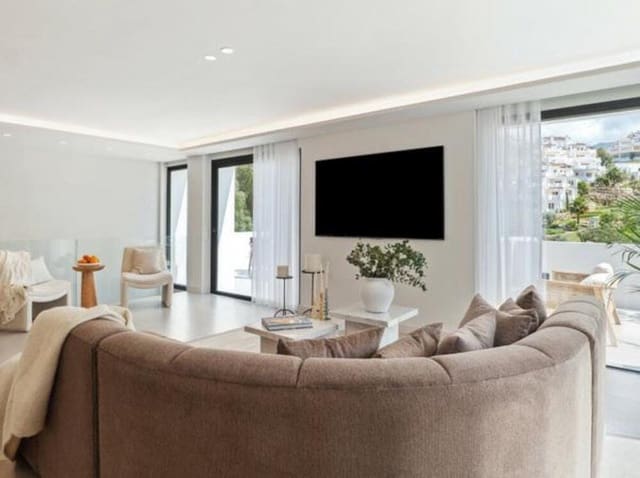 5 soveværelse Semi-Rækkehus til salg i Los Naranjos, Marbella med swimmingpool garage - € 2.495.000 (Ref: 7839481)