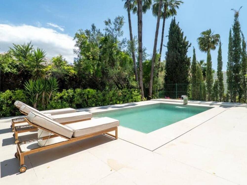5 sypialnia Dom blizniak na sprzedaż w Nueva Andalucia z basenem garażem - 2 495 000 € (Ref: 7839481)