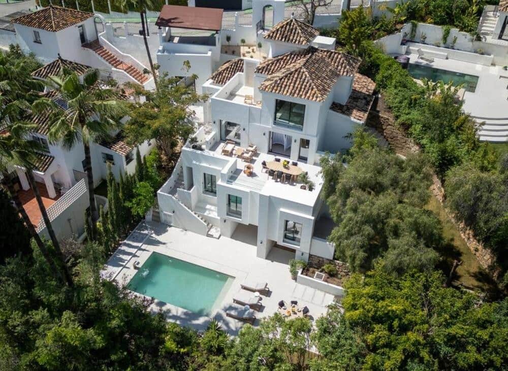 5 sypialnia Dom blizniak na sprzedaż w Nueva Andalucia z basenem garażem - 2 495 000 € (Ref: 7839481)