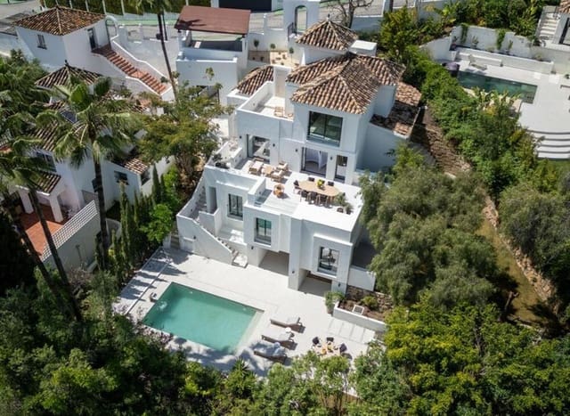 5 soveværelse Semi-Rækkehus til salg i Los Naranjos, Marbella med swimmingpool garage - € 2.495.000 (Ref: 7839481)