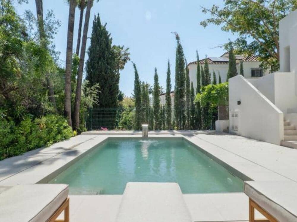 5 sypialnia Dom blizniak na sprzedaż w Nueva Andalucia z basenem garażem - 2 495 000 € (Ref: 7839481)