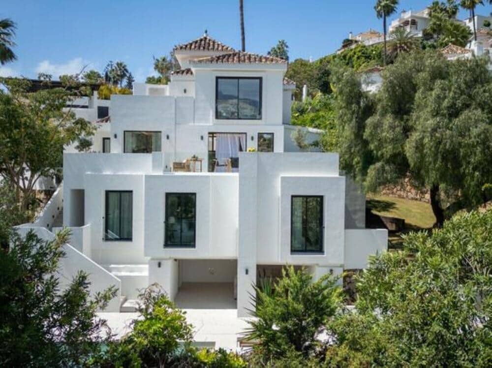 5 sypialnia Dom blizniak na sprzedaż w Nueva Andalucia z basenem garażem - 2 495 000 € (Ref: 7839481)