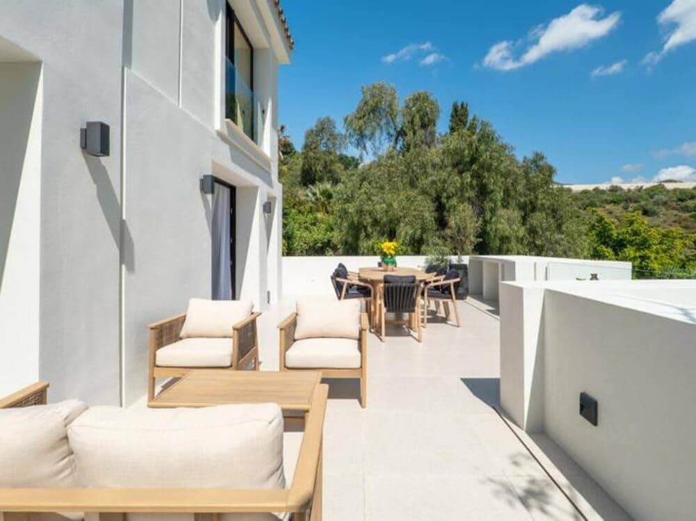 5 sypialnia Dom blizniak na sprzedaż w Nueva Andalucia z basenem garażem - 2 495 000 € (Ref: 7839481)
