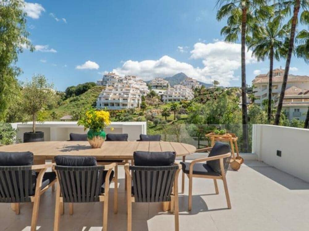 5 sypialnia Dom blizniak na sprzedaż w Nueva Andalucia z basenem garażem - 2 495 000 € (Ref: 7839481)