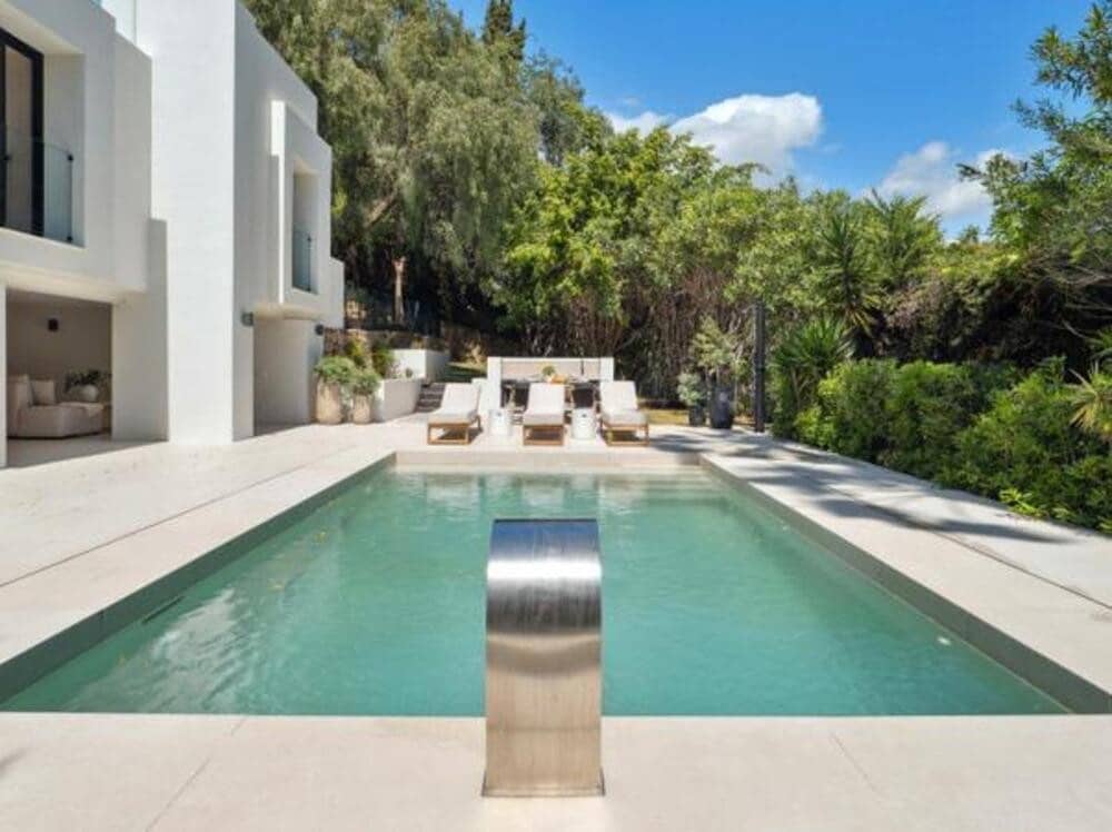 5 sypialnia Dom blizniak na sprzedaż w Nueva Andalucia z basenem garażem - 2 495 000 € (Ref: 7839481)