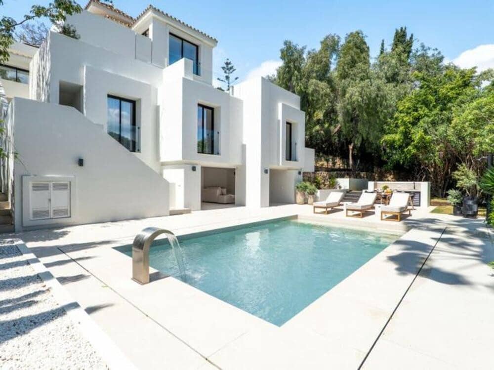 5 sypialnia Dom blizniak na sprzedaż w Nueva Andalucia z basenem garażem - 2 495 000 € (Ref: 7839481)