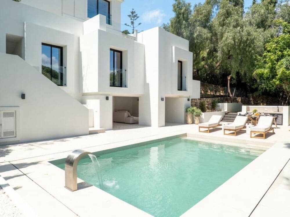 5 sypialnia Dom blizniak na sprzedaż w Nueva Andalucia z basenem garażem - 2 495 000 € (Ref: 7839481)