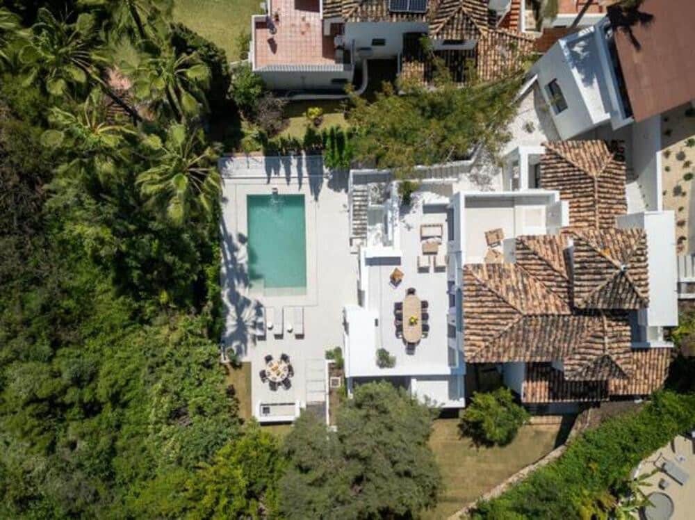 5 sypialnia Dom blizniak na sprzedaż w Nueva Andalucia z basenem garażem - 2 495 000 € (Ref: 7839481)