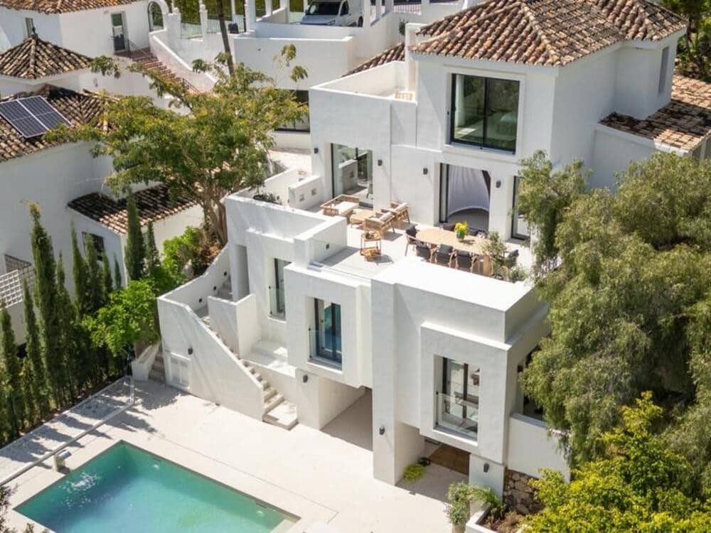 5 sypialnia Dom blizniak na sprzedaż w Nueva Andalucia z basenem garażem - 2 495 000 € (Ref: 7839481)