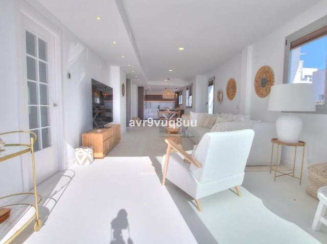 Ático de 3 habitaciones en Benalmadena Costa, Benalmádena en venta con piscina - 999.999 € (Ref: 7842308)
