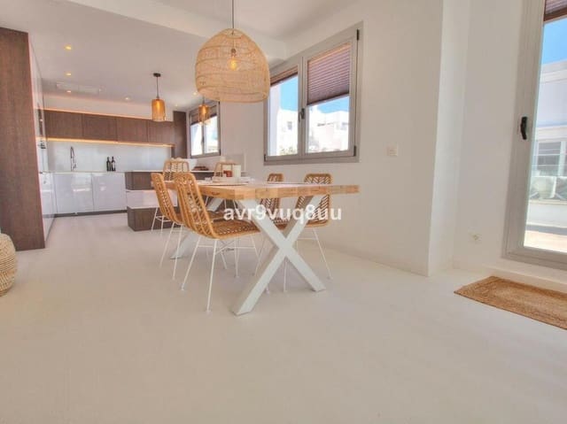 Ático de 3 habitaciones en Benalmadena Costa, Benalmádena en venta con piscina - 999.999 € (Ref: 7842308)