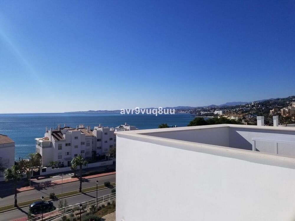3 makuuhuone Kattohuoneisto myytävänä paikassa Benalmadena Costa mukana uima-altaan - 999 999 € (Ref: 7842308)