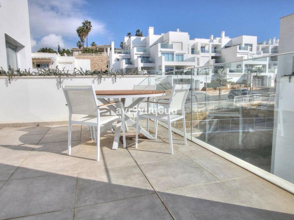 3 makuuhuone Kattohuoneisto myytävänä paikassa Benalmadena Costa mukana uima-altaan - 999 999 € (Ref: 7842308)