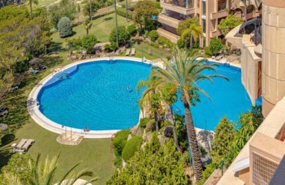 2 Zimmer Apartment zu verkaufen in Marbella mit Pool Garage - 799.000 € (Ref: 7844831)