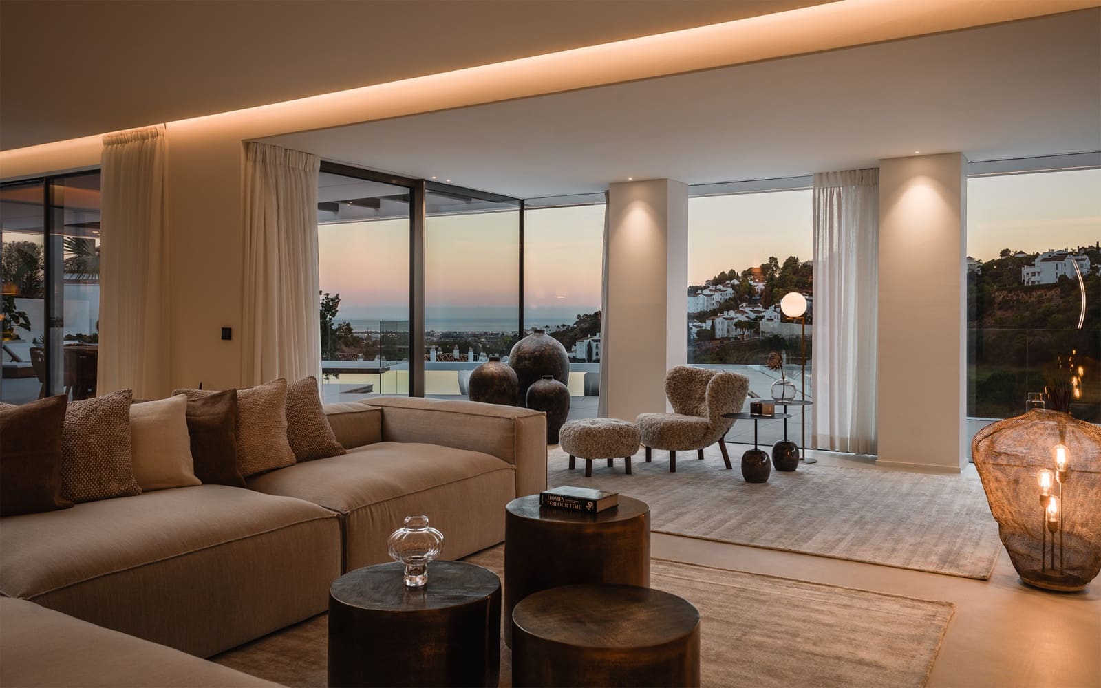 6 bedroom Villa for sale in Benahavis with pool garage - € 7,495,000 (Ref: 7849282)