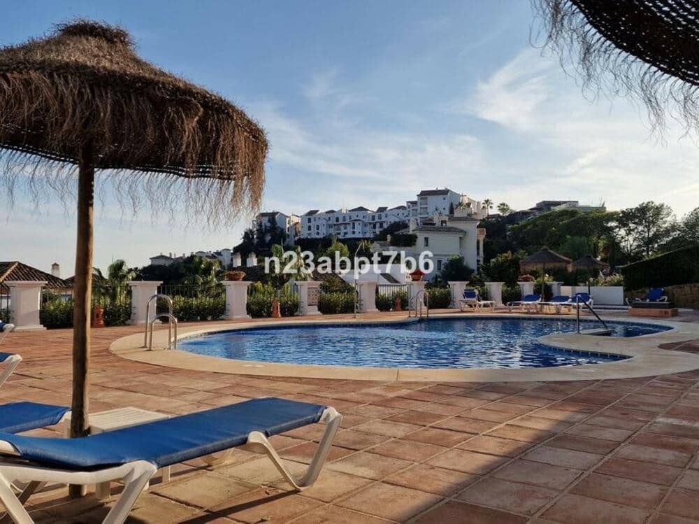 3 slaapkamer Appartement te koop in Los Arqueros met zwembad garage - € 495.000 (Ref: 7857689)