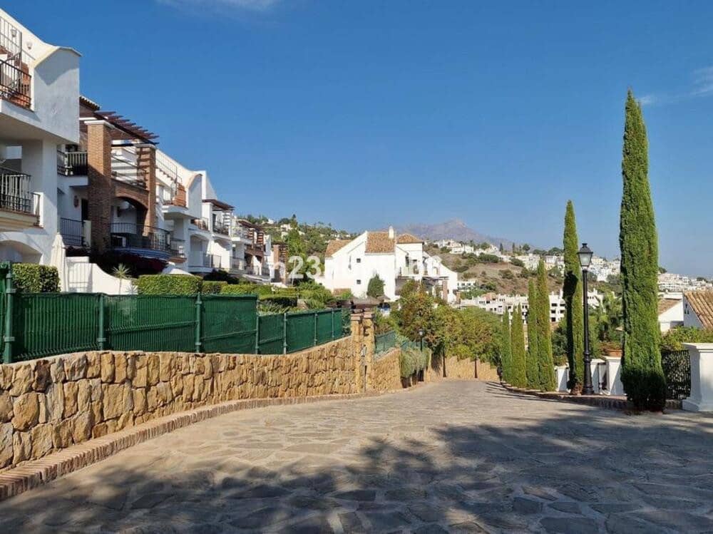 3 slaapkamer Appartement te koop in Los Arqueros met zwembad garage - € 495.000 (Ref: 7857689)