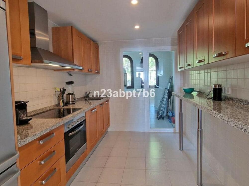 3 slaapkamer Appartement te koop in Los Arqueros met zwembad garage - € 495.000 (Ref: 7857689)