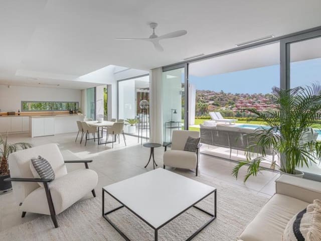 4 sypialnia Willa na sprzedaż w Santa Clara, Marbella z basenem garażem - 2 450 000 € (Ref: 7862584)