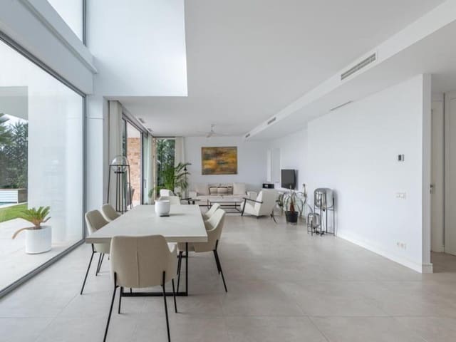 4 sypialnia Willa na sprzedaż w Santa Clara, Marbella z basenem garażem - 2 450 000 € (Ref: 7862584)