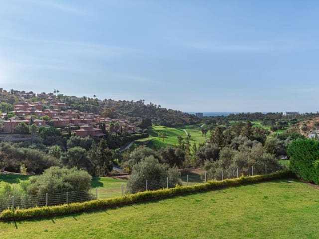 4 sypialnia Willa na sprzedaż w Santa Clara, Marbella z basenem garażem - 2 450 000 € (Ref: 7862584)
