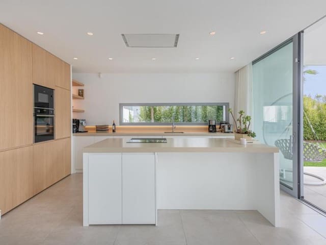 4 sypialnia Willa na sprzedaż w Santa Clara, Marbella z basenem garażem - 2 450 000 € (Ref: 7862584)