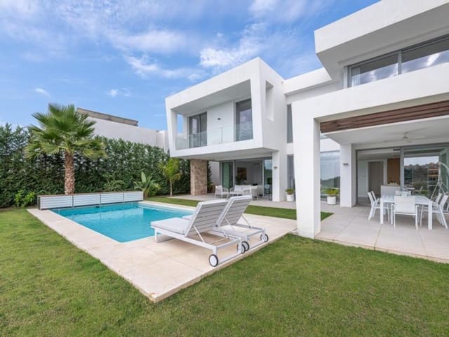 4 sypialnia Willa na sprzedaż w Santa Clara, Marbella z basenem garażem - 2 450 000 € (Ref: 7862584)