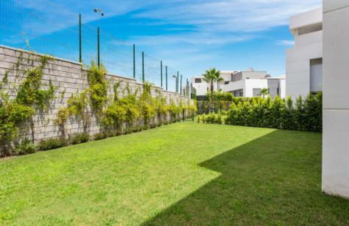 3 sypialnia Apartament na sprzedaż w Estepona z basenem garażem - 649 000 € (Ref: 7864481)