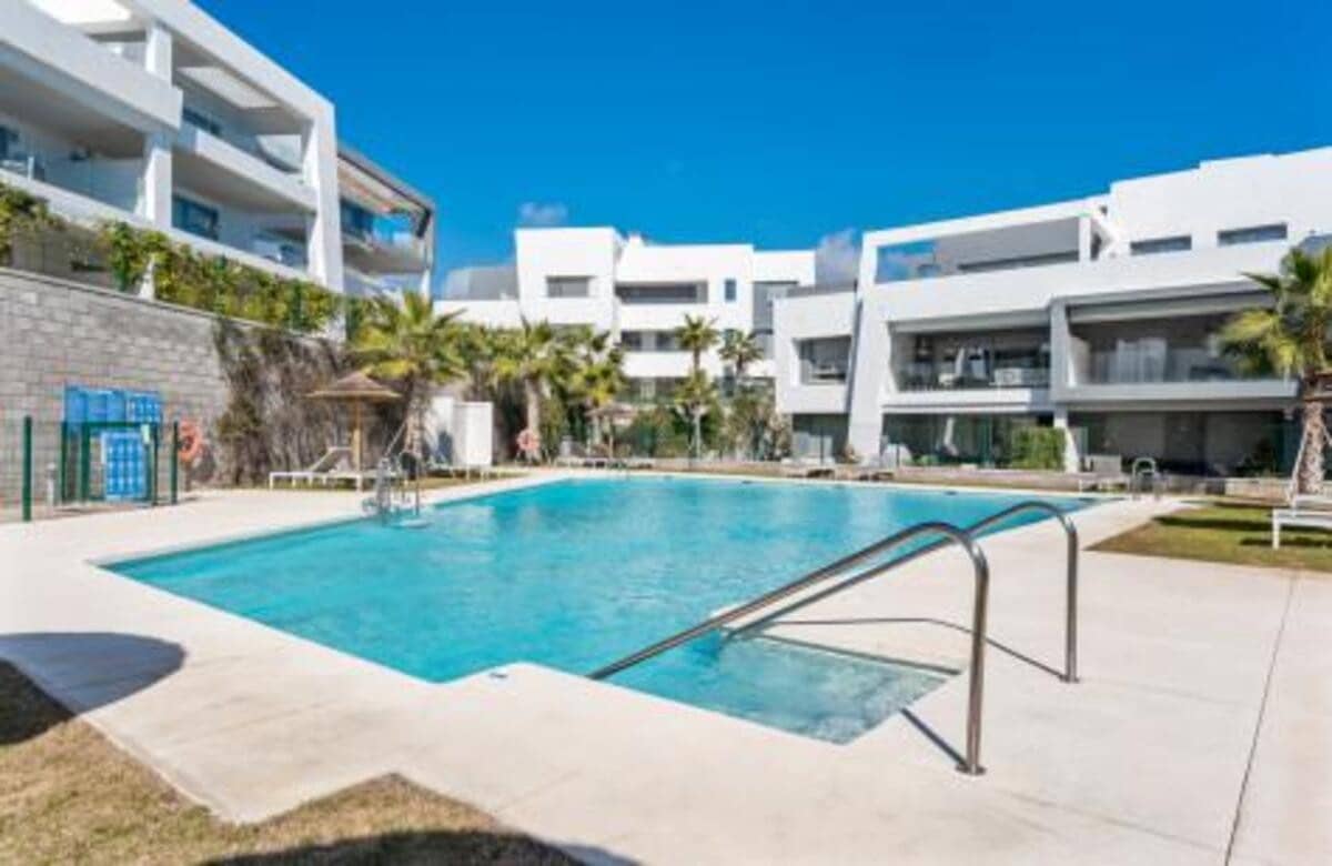 3 sypialnia Apartament na sprzedaż w Estepona z basenem garażem - 649 000 € (Ref: 7864481)