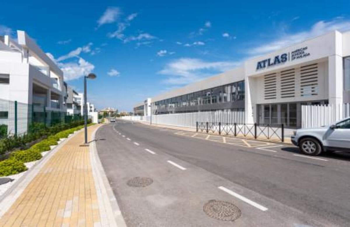 3 sypialnia Apartament na sprzedaż w Estepona z basenem garażem - 649 000 € (Ref: 7864481)