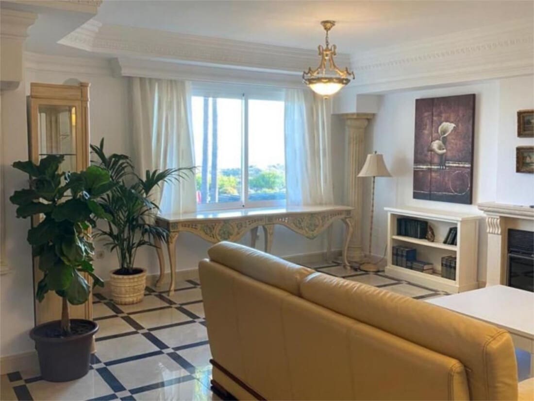 4 sypialnia Dom na sprzedaż w Marbella z basenem garażem - 1 750 000 € (Ref: 7867743)