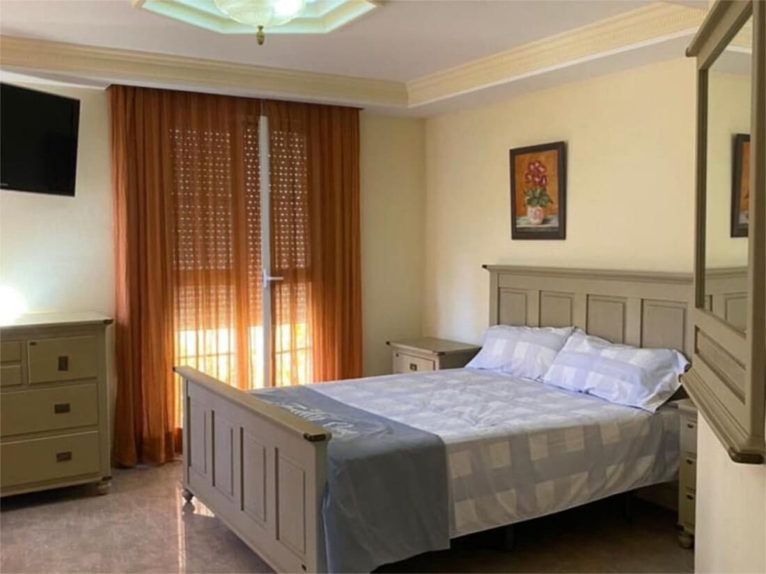 4 sypialnia Dom na sprzedaż w Marbella z basenem garażem - 1 750 000 € (Ref: 7867743)
