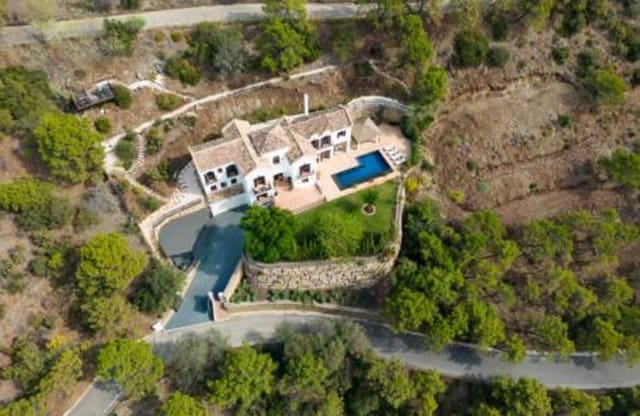 6 makuuhuone Huvila myytävänä paikassa El Madroñal, Benahavís mukana uima-altaan 
autotalli - 3 495 000 € (Ref: 7868756)