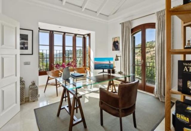 6 makuuhuone Huvila myytävänä paikassa El Madroñal, Benahavís mukana uima-altaan 
autotalli - 3 495 000 € (Ref: 7868756)