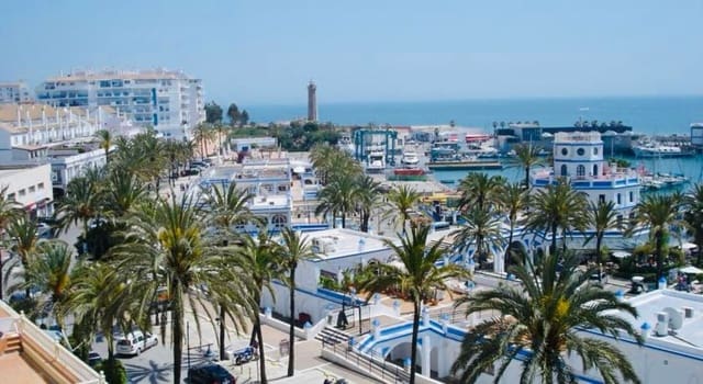 2 chambre Appartement à vendre à Puerto de Estepona, Estepona avec piscine - 367 500 € (Ref: 7870555)