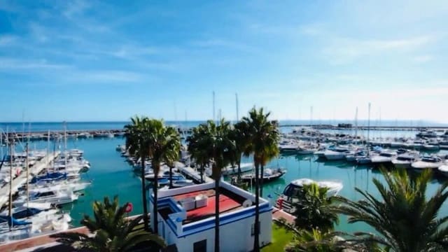 2 chambre Appartement à vendre à Puerto de Estepona, Estepona avec piscine - 367 500 € (Ref: 7870555)