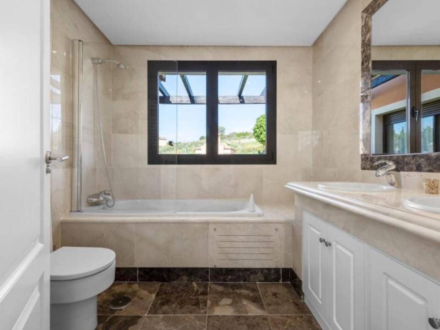 3 quarto Moradia para venda em Estepona com piscina garagem - 657 750 € (Ref: 7876753)