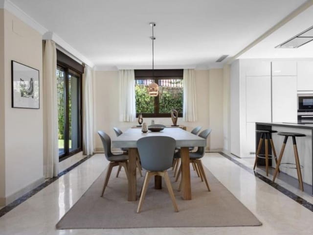 3 quarto Moradia para venda em Estepona Golf, Estepona com piscina garagem - 657 750 € (Ref: 7876753)